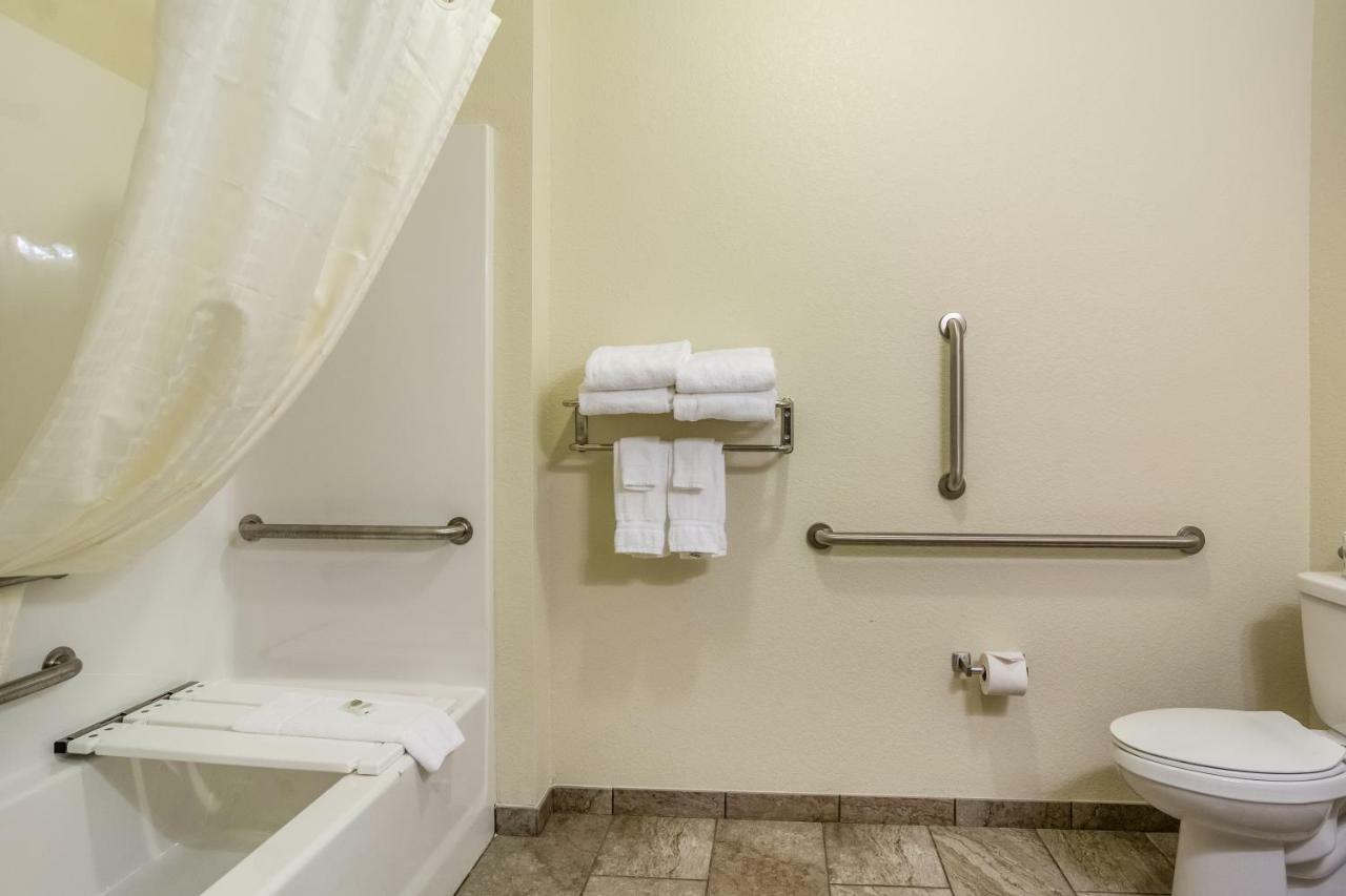Hotel Cobblestone & - Torrington